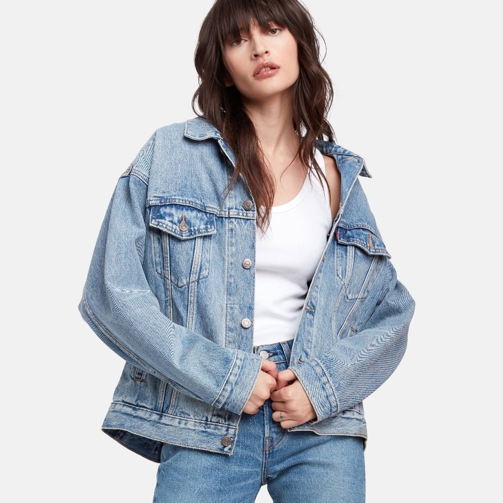 SOLD - levi’s oversized dad denim trucker jacket
